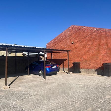 Stylish Self Catering Unit In Maseru Cbd Bagian luar foto