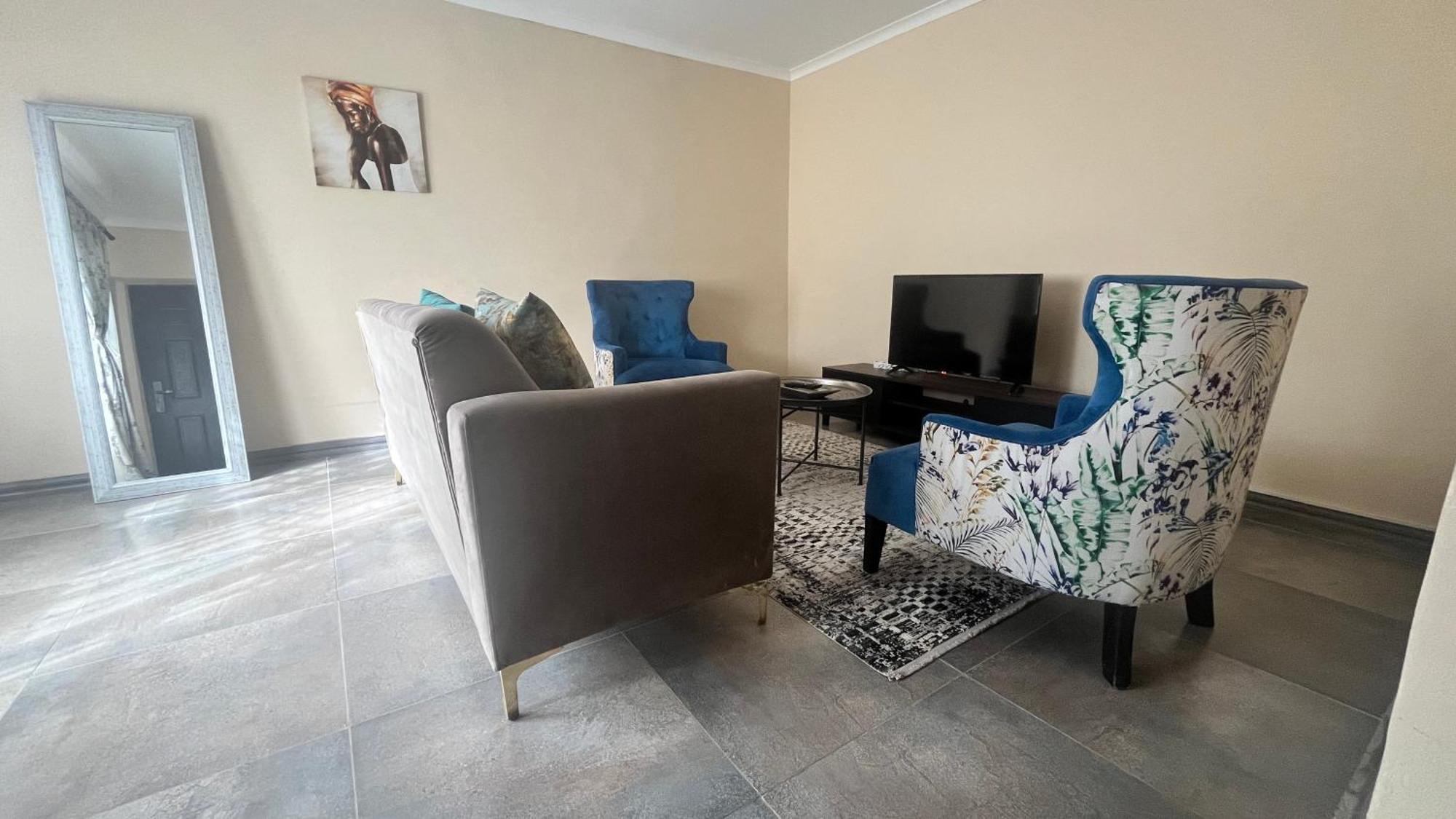 Stylish Self Catering Unit In Maseru Cbd Bagian luar foto