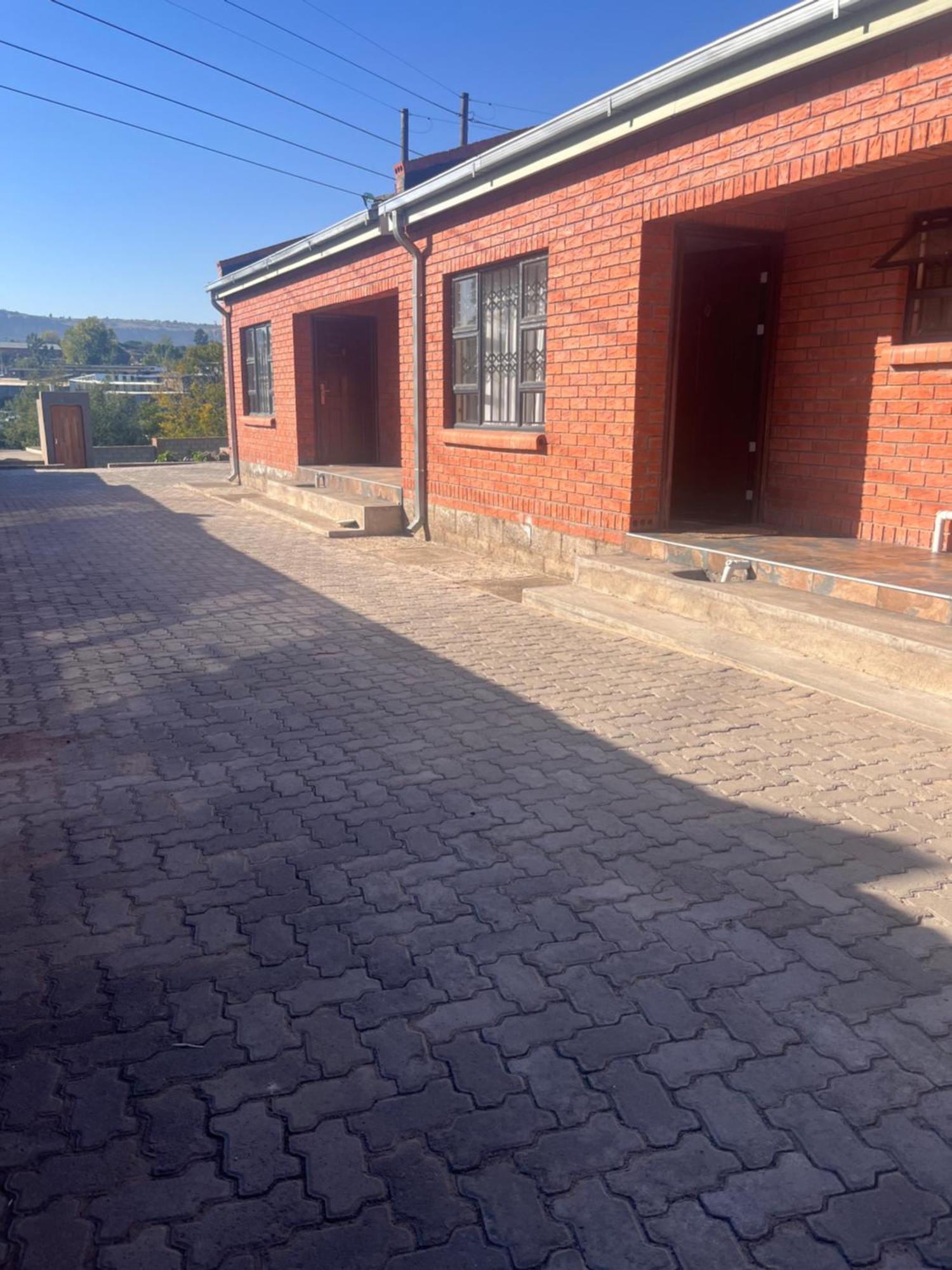 Stylish Self Catering Unit In Maseru Cbd Bagian luar foto